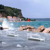 “Ni se še zgodilo, da bi ob takšni poplavi Tartinijev trg ostal suh” (FOTO+VIDEO)