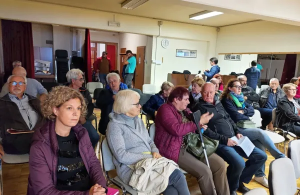 Prebivalci Dijaške ulice s  podporniki nočejo, da bi njihova ulica 
postala vstopna cesta do obvoznice. 