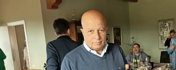 Evangelos Paraschas že 20 let prideluje macerirana vina.