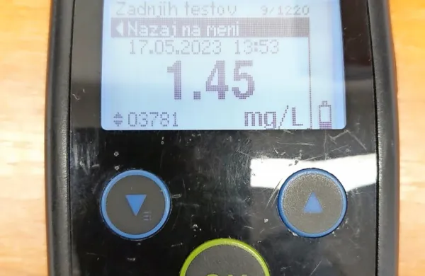 Z   višjo koncentracijo alkohola  v  krvi  nevarnost za  nesrečo  
skokovito  narašča.