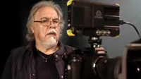Pivčan Aleksander Kušlan ostaja zvest kameri in fotografskemu 
objektivu, v katera lovi avtentične prizore časa, ki izginja. 