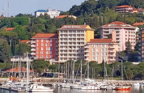 Istrabenz Turizem ima šest hotelov, v štirih je  glavna izvajalka 
čiščenja družba Aktiva Čiščenje s podizvajalci, morda bo  posel 
čiščenja prevzela še v kakšnem.

  