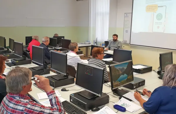 Na Ajdovskem so se  izobraževanja že začela. Do konca decembra se jih bo udeležilo 200 starejših od 30 let.