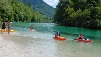 Plovba po “tolminski” Soči je manj zahtevna, zanimiva je za 
kajakaške družine, za  gospodarsko rafting dejavnost pa ne. 
