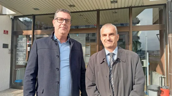 Koprskega in ankaranskega župana, Aleša Bržana (levo) in Gregorja Strmčnika, so    zaradi imenovanja nadzornikov Marjetice 
včeraj zaslišali na sodišču.