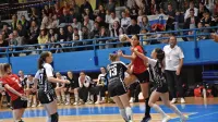 Na prvi tekmi proti Švicarkam je kar 11 golov dosegla Ana 
Abina.