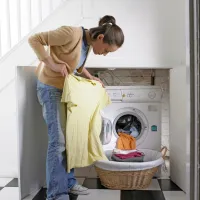 Sušilni stroj lahko uniči funkcionalnost športnih oblačil ter 
elastične lastnosti.