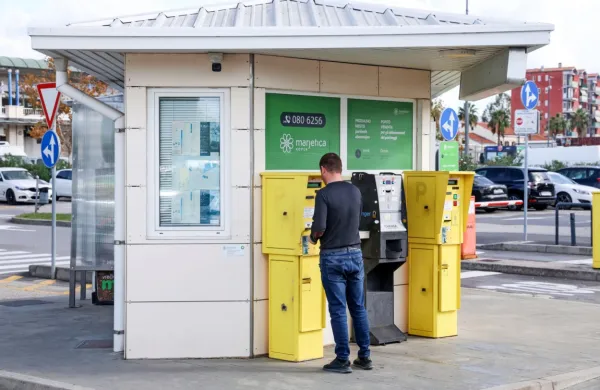 V Marjetici napovedujejo, da bo  na parkomatih za tržnico kmalu 
mogoče parkirnino poravnati tudi s plačilnimi karticami.