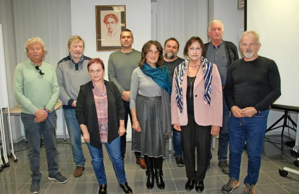 Primorski literati so v Kosovelovi knjižnici z literarnim branjem pozvali k miru. 