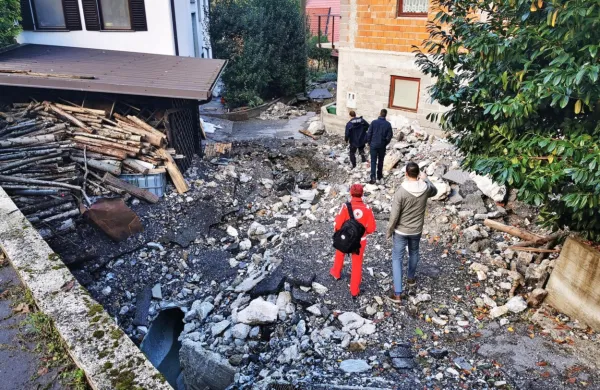 Predstavniki občine  in RK obiskujejo ljudi in kritične lokacije ter zbirajo informacije za pripravo sanacijskega 
načrta.  