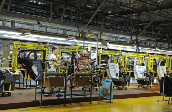 Novomeškemu Revozu se po daljšem času negotovosti obeta 
proizvodnja novega modela njihovega strateškega partnerja Renaulta.