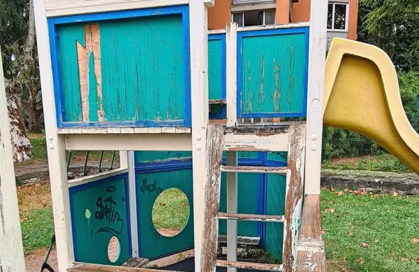Igrala  na Vojkovem nabrežju kar kličejo po nujnih vzdrževalnih 
delih. 
