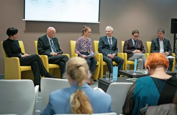 Kot je bilo slišati na včerajšnji tiskovni konferenci ob svetovnem 
dnevu sladkorne bolezni, je v Sloveniji precej ljudi, ki sploh ne 
vedo, da to bolezen imajo.