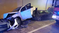 Italijan jo je odnesel brez poškodb, ko je stopil iz avta, pa je hotel 
zbežati iz predora. 