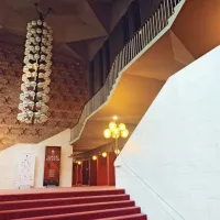 Odprto, fluidno predverje operne hi&scaron;e Regio