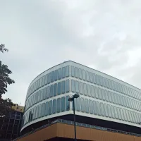 Torinska Trgovinska zbornica &scaron;e danes navdihuje s svojo moderno, večfunkcionalno zasnovo.