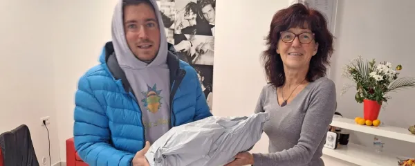 Tudi Bojan je  - kot mnogi drugi Pirančani - v salonu Ljubice Vilić  
prevzel paket, ki  so ga dostavljalci prinesli, ko ga ni bilo doma.