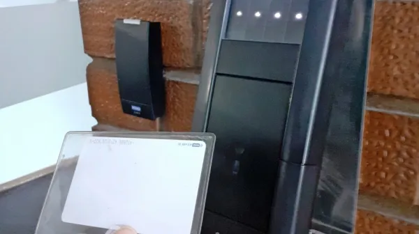SDS in NSi bi ustavili začetek izvajanja novosti na področju 
evidentiranja delovnega časa. 