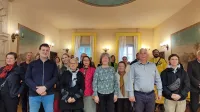 Člani kolektiva in različni podporniki so včeraj stopili ob bok Iztoku Babniku, ravnatelju Glasbene šole Koper, in peticiji za nujno reševanje 
prostorske stiske. 