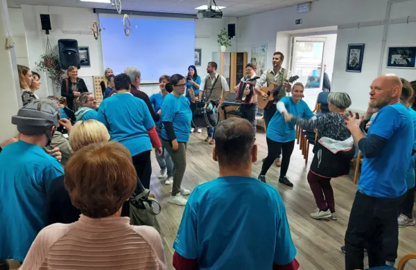 V vipavski enoti VDC Ajdovščina-Vipava, ki praznuje 20 let, je 
pogosto veselo in sproščeno. 