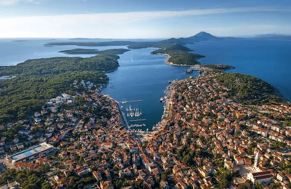

Na Malem Lošinju so prepričani, da je prišlek iz Slovenije storil 
kaznivo dejanje.