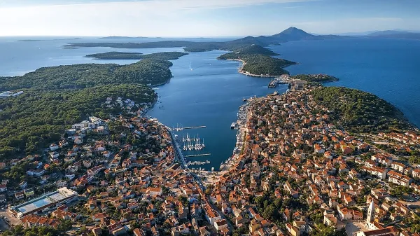 

Na Malem Lošinju so prepričani, da je prišlek iz Slovenije storil 
kaznivo dejanje.