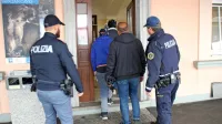 Policisti imajo obilo dela s tihotapci migrantov.