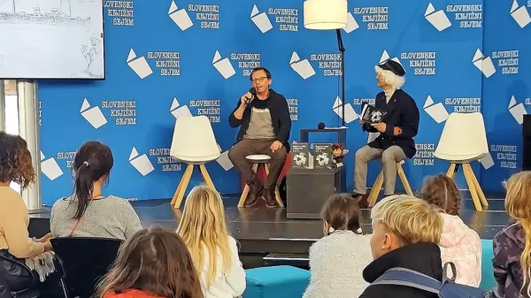 Robert Šabec je včeraj v  pogovoru z Matejem Susičem predstavil  
zgodbo o nekdanji čezoceanski ladji Rex tudi tolminskim osnovnošolcem, ki so obiskali knjižni sejem.