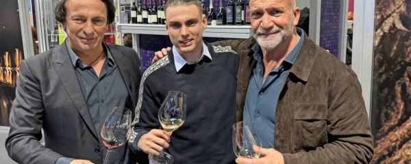 Srečanje sosedov iz Ceglega v Beogradu: (z leve) Marjan in Leonardo Simčič in Aleš Kristančič (Movia). 