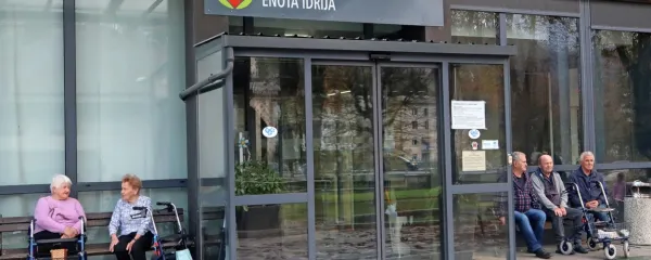 V DU Idrija so predlani med prvimi omejili sprejemanje v dom 
upokojencev zaradi pomanjkanja kadrov. Lani so jih nekaj pridobili na Balkanu, a jih še vedno manjka.