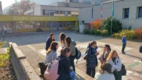 Šolski center z osnovno šolo in gimnazijo so zgradili leta 1976, v minulih  letih so ga v celoti  obnovili.