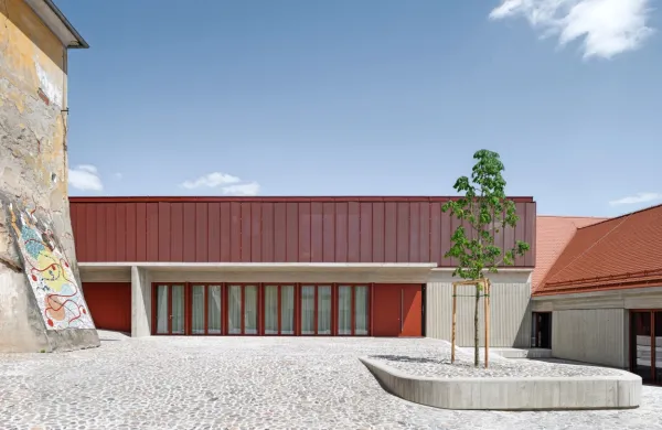 Mednarodno nagrado piranesi 2023 so prejeli arhitekti iz studia 
Elementarna in Koletkitva Tektonika za revitalizacijo Stare steklarske in Vrazovega trga s pripadajočimi ulicami na Ptuju.