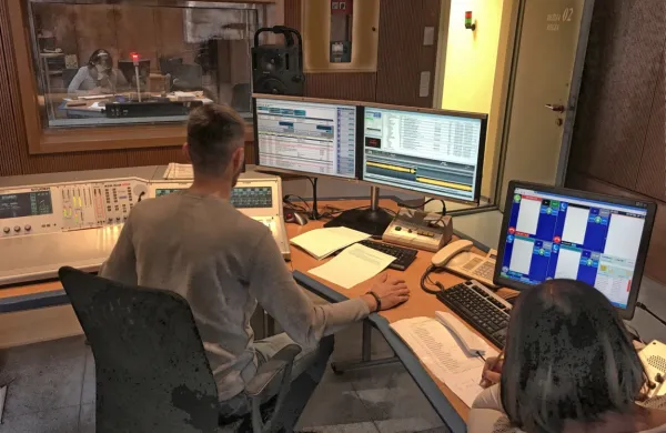 Radio Koper v domove poslušalcev vstopa že več kot 70 let. Tako 
so njegovi ustvarjalci ob 70-letnici leta 2019 javnosti pokazali, 
kako je videti njihovo delo.   