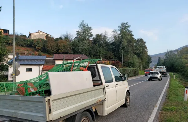 Prebivalci Grčne tik ob glavni vpadnici v mesto zahtevajo protihrupno zaščito. Direkcija za zdaj obljublja študijo.  