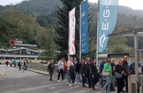 Padec naročil je še 600 preostalih delavcev v Eta Cerkno, tudi 
zaradi neinformiranosti, potisnil v stiske zaradi negotovosti.