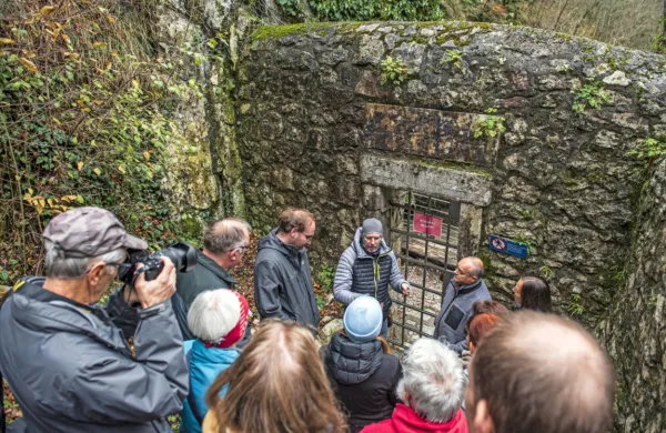 Preklada z letnico 1823 je spomenik na ureditev prve turistične 
poti v Škocjanske jame.
