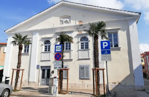 Prenova stavbe, v kateri je svoj čas delovala občina, bo stala 694.021, 
pomagalo bo tudi ministrstvo za gospodarstvo, turizem in šport.