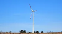 Ministrstvo s ciljem pospešitve umeščanja vetrnih elektrarn 
predlaga, da bi občinam, kjer bi vetrnice stale, pripadlo nadomestilo.