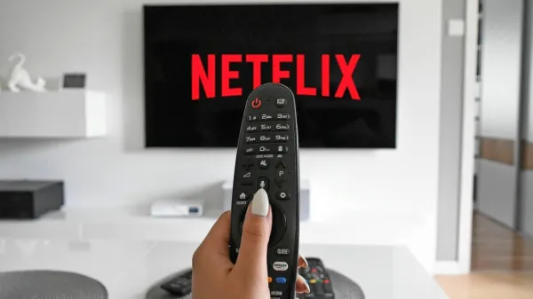 Na slovenske podnapise ob Netflixovih serijah bo treba še počakati.