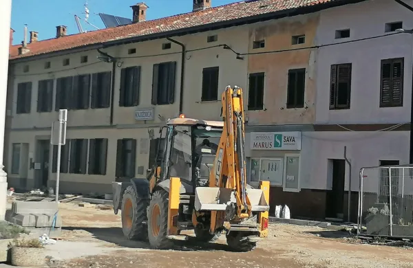 Zaključujejo z urejanjem vodovoda in kanalizacije, zaradi česar je 
bila občina več kot leto eno samo gradbišče.  