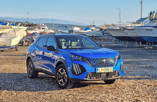 V prenovljeni podobi so Peugeotovci model 2008 še nekoliko 
izboljšali.