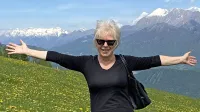 Dora Levpušček se zaveda, da ji je vsak dan posebej podarjen, zato 
uživa v njem, ne glede na to, ali se kaj dogaja ali ne. 