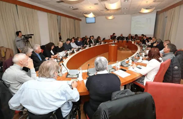 Izolski občinski svet je v četrtek zvečer eno od točk zaprl za 
javnost.