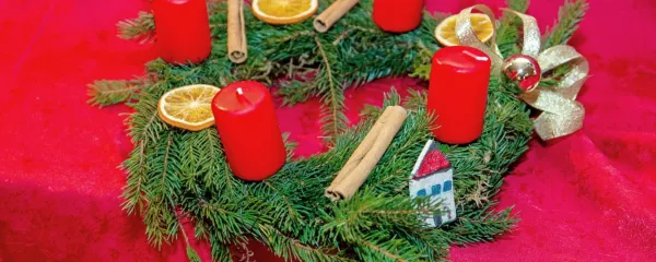  

Prva svečka se letos prižiga 3. decembra.  