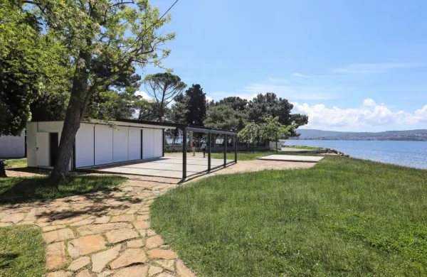 Lokal na plaži v Valdoltri so upravljali študentje in dijaki prek 
občinskega režijskega obrata. V naslednjem poletju ne bo tako.