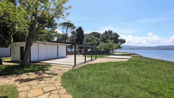 Lokal na plaži v Valdoltri so upravljali študentje in dijaki prek 
občinskega režijskega obrata. V naslednjem poletju ne bo tako.