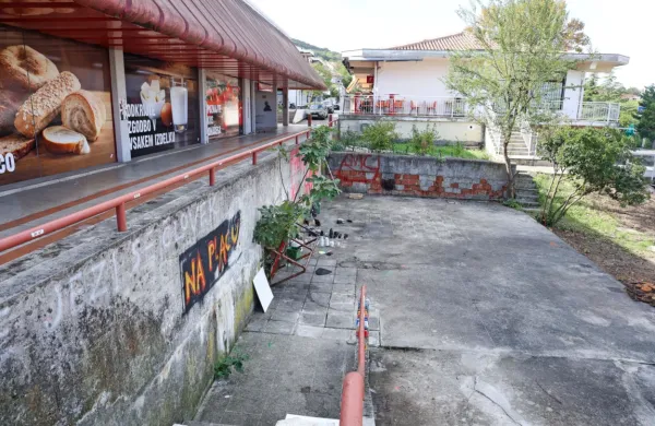 Okolica trgovine na Markovcu ne zbuja občutka varnosti in urejenosti. 
