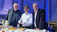Vzdušje Furlanije in Posočja so v Burgtheatru na Dunaju pričarali 
(z leve) Lojze Wieser, Valter Kramar in gostitelj Martin Kušej. 
