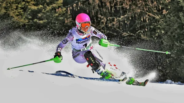 Caterina Sinigoi (ex SK Devin, zdaj SK Gorica) bo tekmovala na 
tekmah evropskega pokala, januarja pa bi lahko bila na startu 
tekme svetovnega pokala v Kranjski Gori