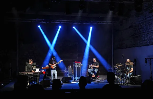 Skupina Fish on Mars med nastopom na Festivalu Libertas. 